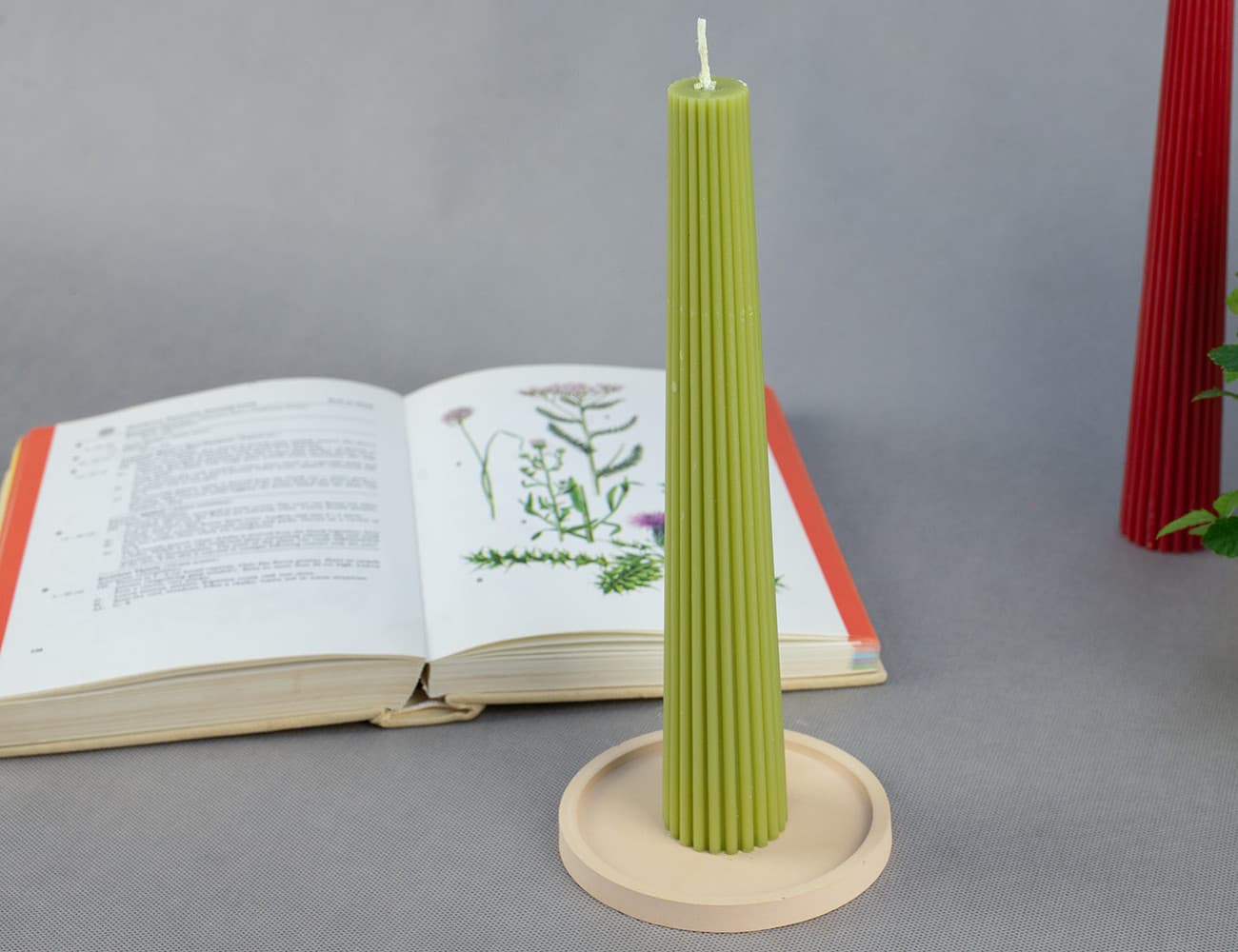 Свеча Cone 23 см зеленая