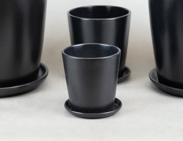 Горшок Neutral черный Ø12