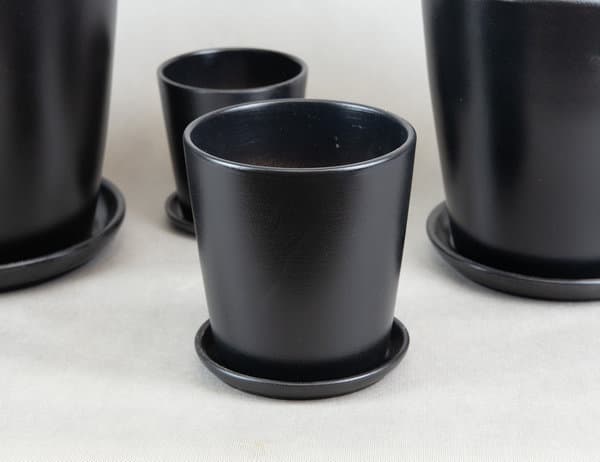 Горшок Neutral черный Ø18