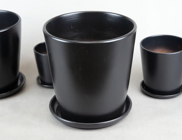 Горшок Neutral черный Ø26