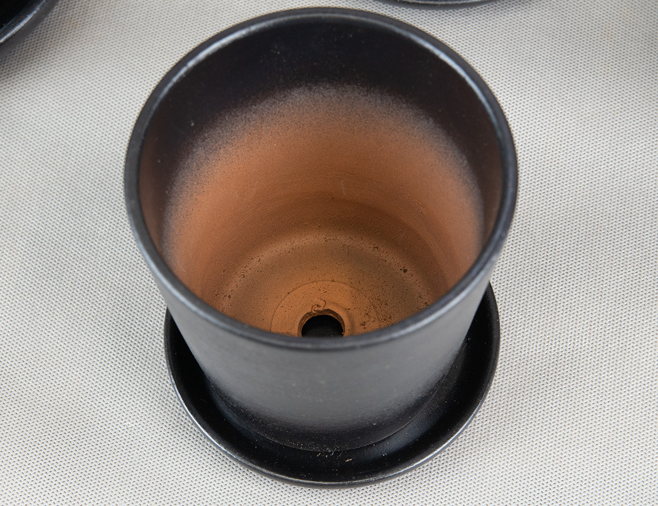 Горшок Neutral черный Ø12