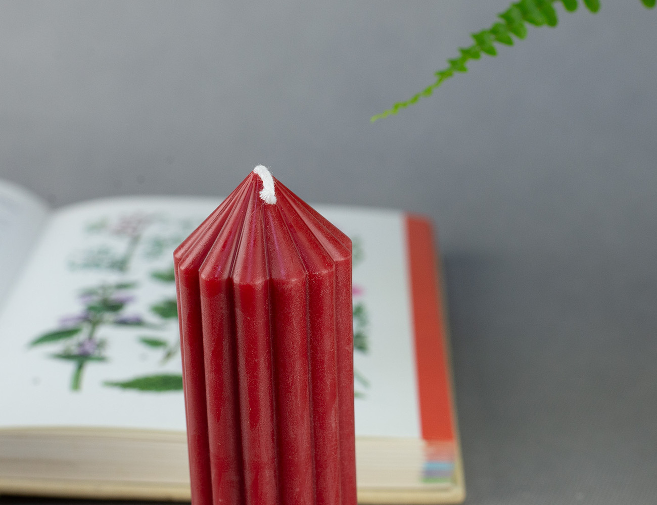 Свеча Рельеф 12 см бордо