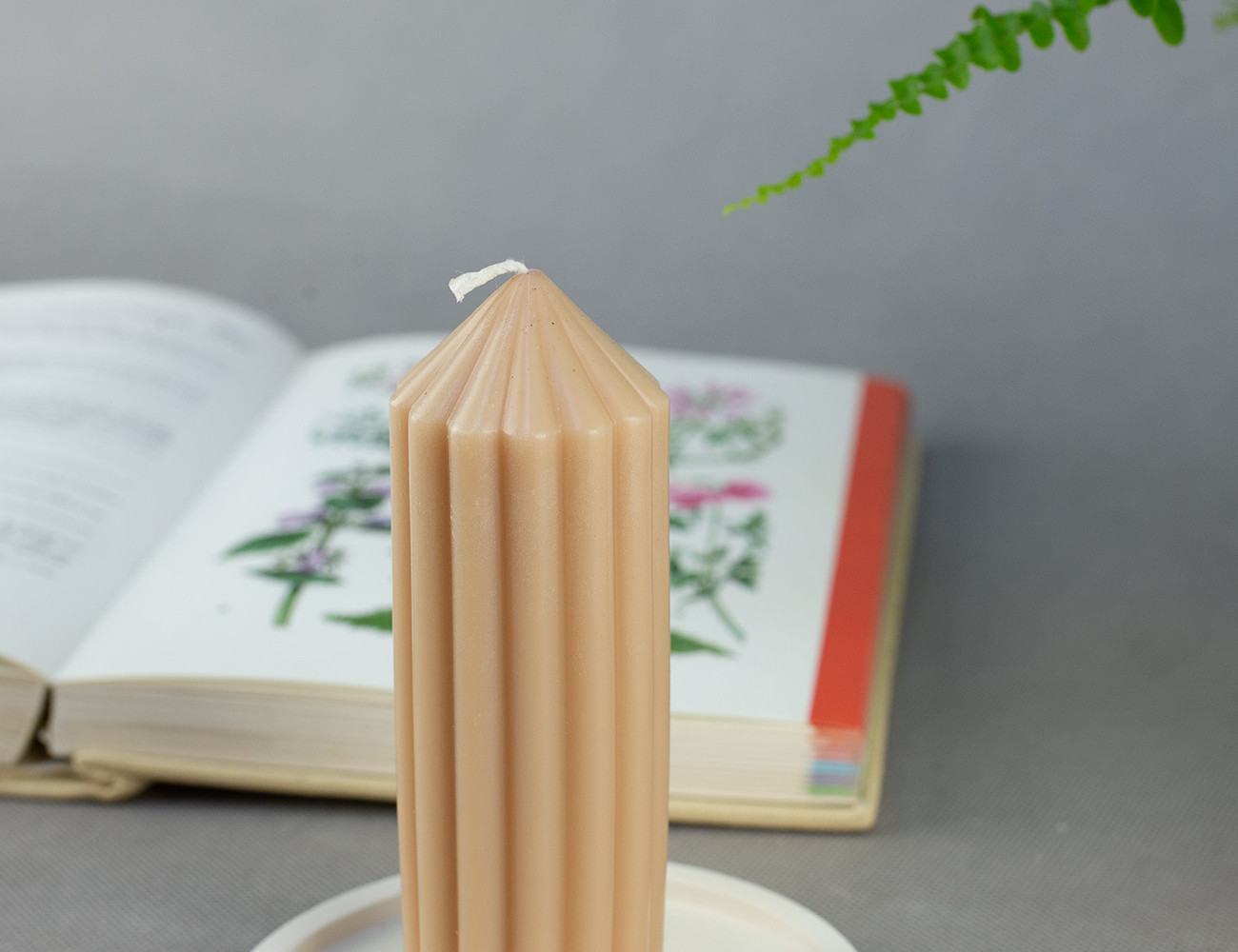 Свеча Рельеф 12 см беж