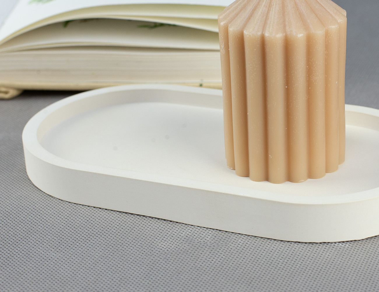 Свеча Рельеф 8 см беж